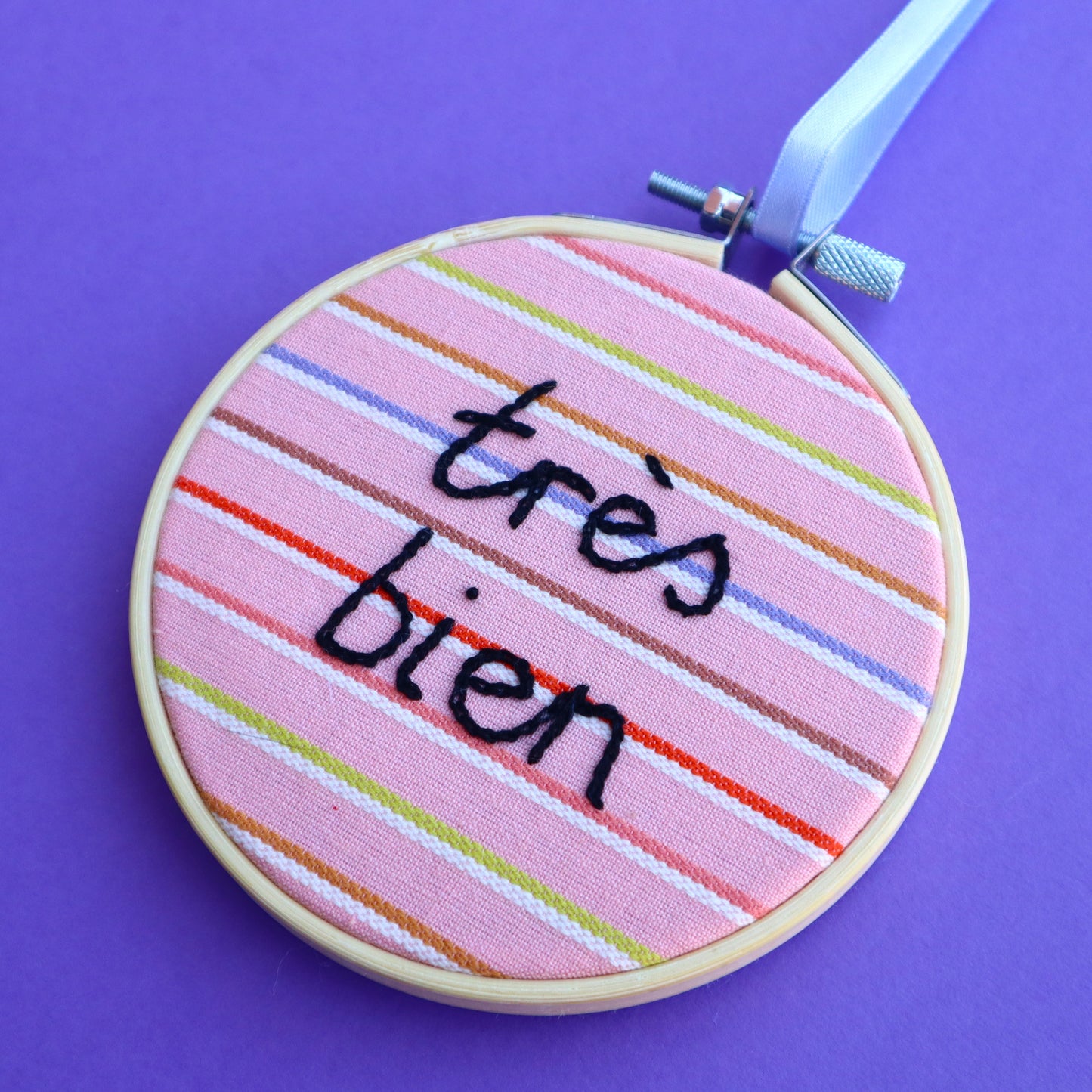 'Tres Bien' Embroidered Hoop